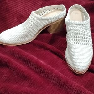 Time and Tru White Leather Mules with Woven Design